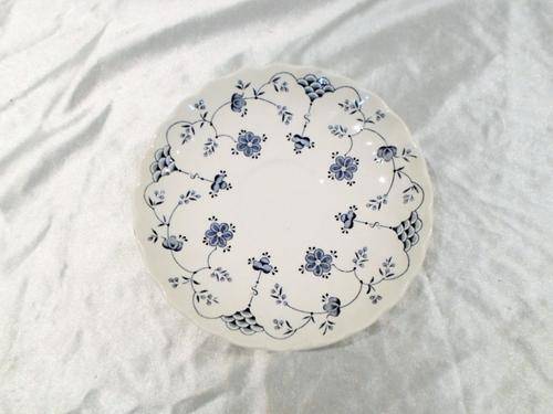 Myott Finlandia porcelain saucer - quite nice - Bid now !!